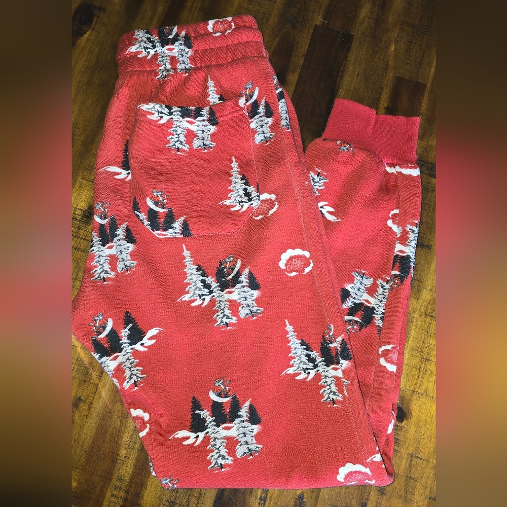 H&M CHRISTMAS SWEATPANTS | Snowboarding Santa